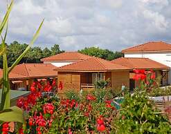 Cassen Holiday House With Pool