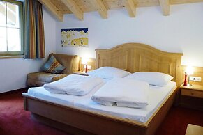 Chalet in Fiss With Panoramic Mountain Views