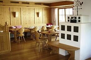 Chalet in Fiss With Panoramic Mountain Views