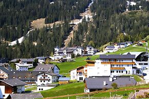 Chalet in Fiss With Panoramic Mountain Views