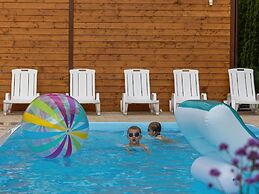 Comfortable Houses With Swimming Pools, Rewal