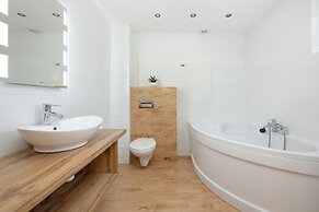 Comfortable Houses With Swimming Pools, Rewal