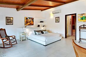 Villa With Pool and Extravagant Architecture