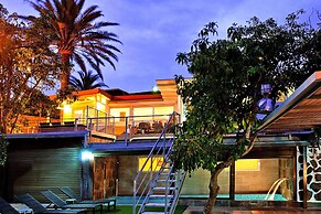 Villa With Pool and Extravagant Architecture