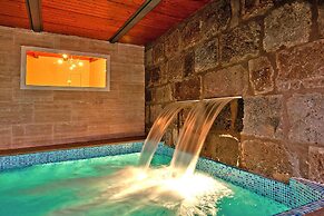 Villa With Pool and Extravagant Architecture
