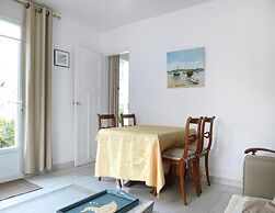Beachside Flat With Sunny Patio
