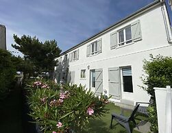 Beachside Flat With Sunny Patio