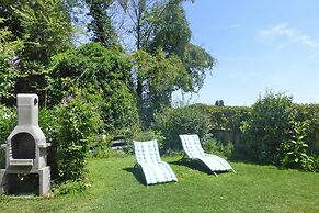 Apartment in Caderousse With Pool