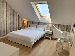 Spacious, 2-level Holiday Apartment