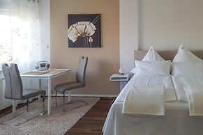 Large, Comfortable Holiday Villa, Private Garden