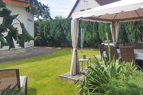Large, Comfortable Holiday Villa, Private Garden