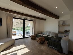 Peyrusse Peace: Pool & Charm