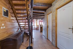 Rustic Cottage With Heated Pool
