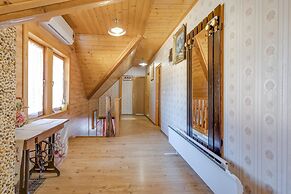 Rustic Cottage With Heated Pool