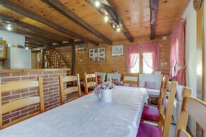 Rustic Cottage With Heated Pool