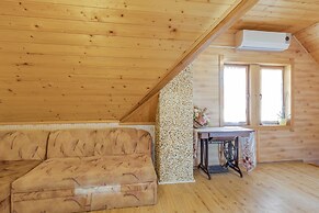 Rustic Cottage With Heated Pool