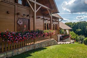 Rustic Cottage With Heated Pool