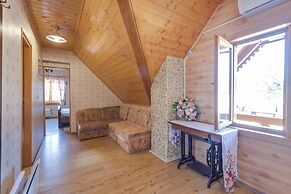 Rustic Cottage With Heated Pool
