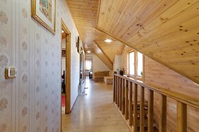 Rustic Cottage With Heated Pool