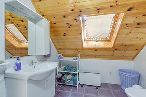 Rustic Cottage With Heated Pool