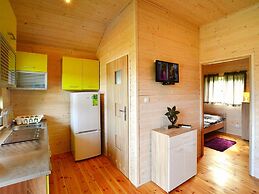 Holiday Homes With air Conditioning, Pool, Jacuzzi