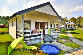 Holiday Homes With air Conditioning, Pool, Jacuzzi