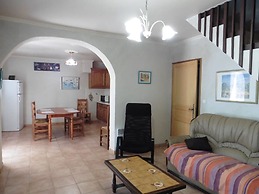 Country House With Private Terrace, Beaucaire