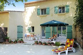 Country House With Private Terrace, Beaucaire