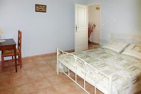 Country House With Private Terrace, Beaucaire