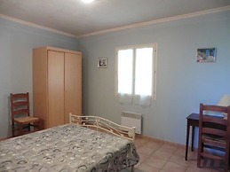 Country House With Private Terrace, Beaucaire