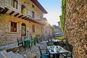Borgo Alba Apt. w/ Shared Pool