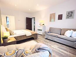 Luxurious, Spacious Apartment, Sauna Included