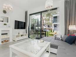 Comfortable Holiday Home With Garden, Summer Pool