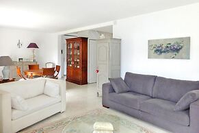 Holiday Home With Garden, Auray