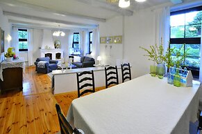 Large Holiday Villa With Fireplace and Garden