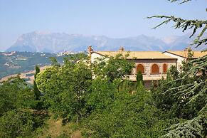 Hotel in Marche With Scenic Hiking Trails