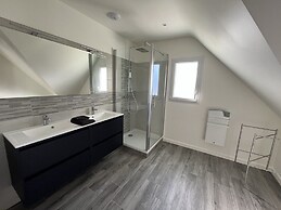 Spacious House Near Pink Granite Coast