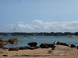 Spacious House Near Pink Granite Coast