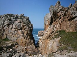 Spacious House Near Pink Granite Coast