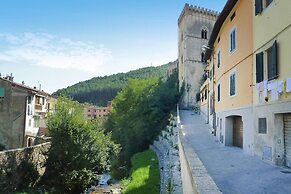Estate in Monte Serra With Pool & Olive Views