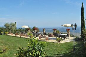 Estate in Monte Serra With Pool & Olive Views