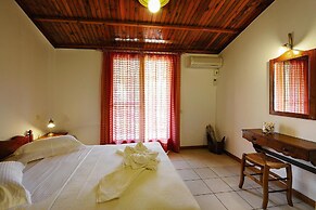 Gerakini Holiday Home With a Balcony