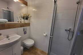 Comfortable Apartment, 5 Bedrooms, Summer Pool