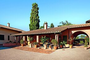 Apartment in Vinci With Pool & Wellness