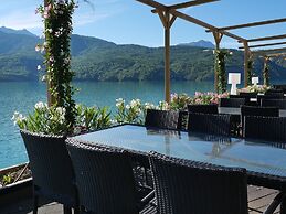 Chorges Lakeside Stay With a Fireplace