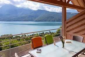 Chorges Lakeside Stay With a Fireplace