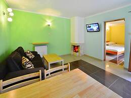 Spacious Holiday Home With Private Garden