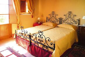 Estate in Monte Serra With Pool & Olive Trees