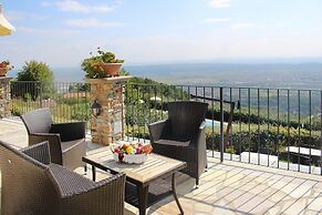 Estate in Monte Serra With Pool & Olive Trees