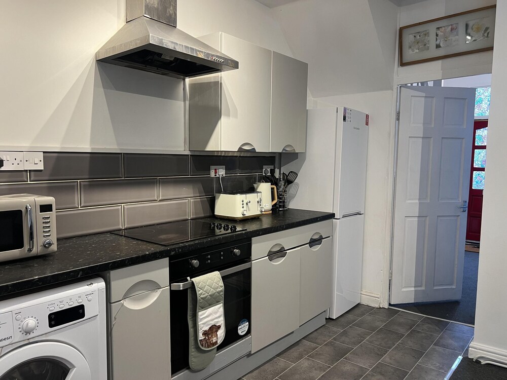 Bristol - 4 Beds - Sleeps 7 - For Groups - Garden